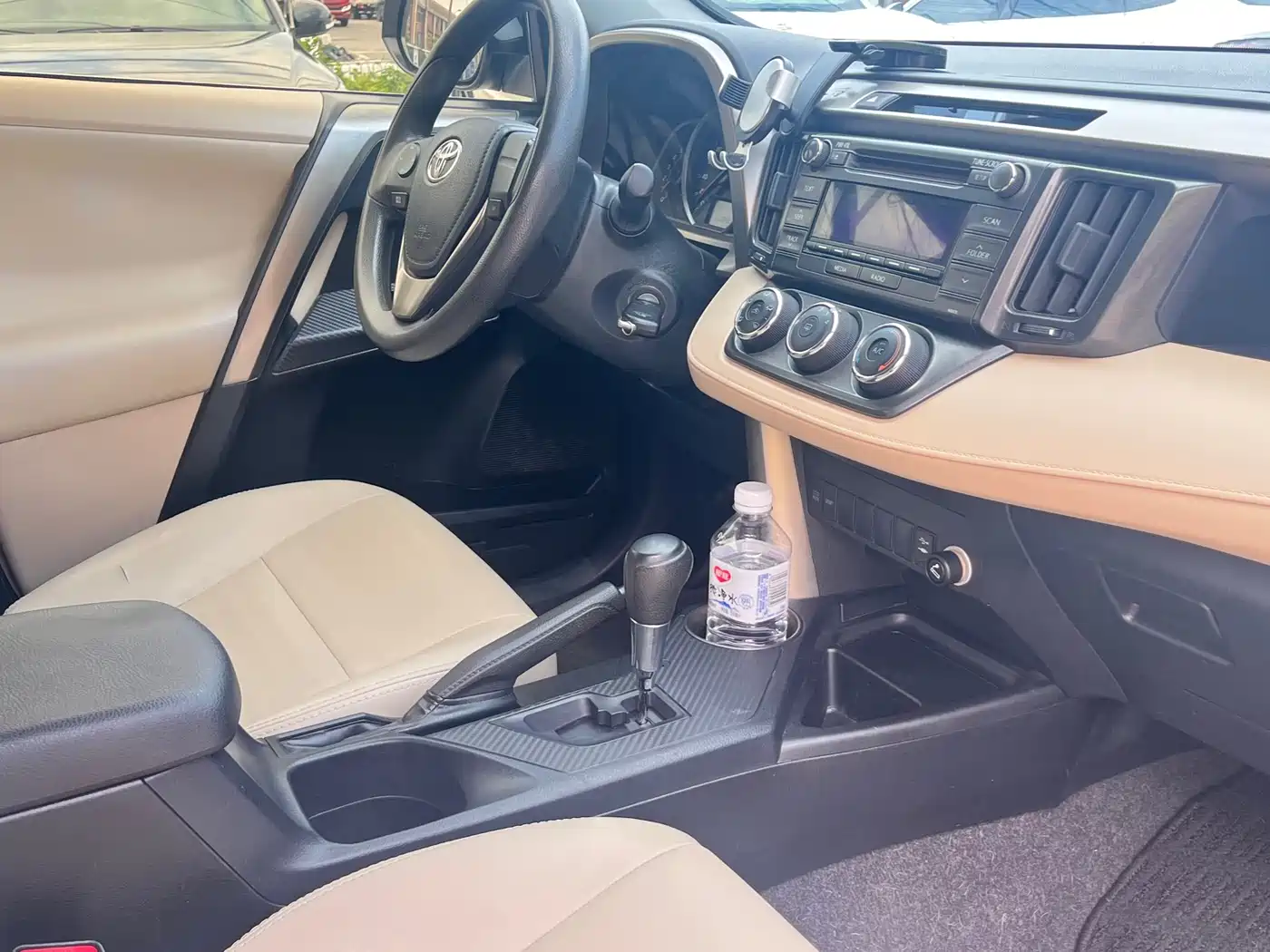Toyota RAV4 Rongfang 2015 2.0L CVT 2WD Urban Edition фото 11