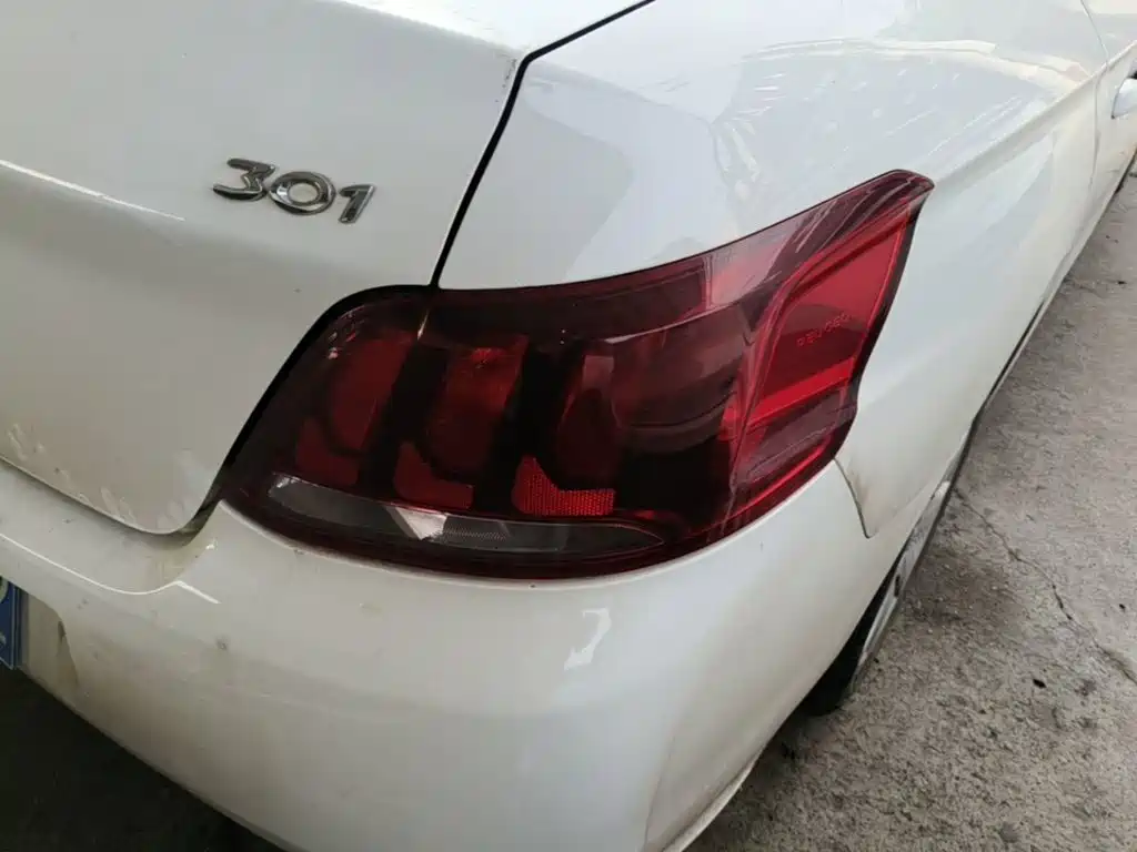 Photo 8 - Peugeot 301