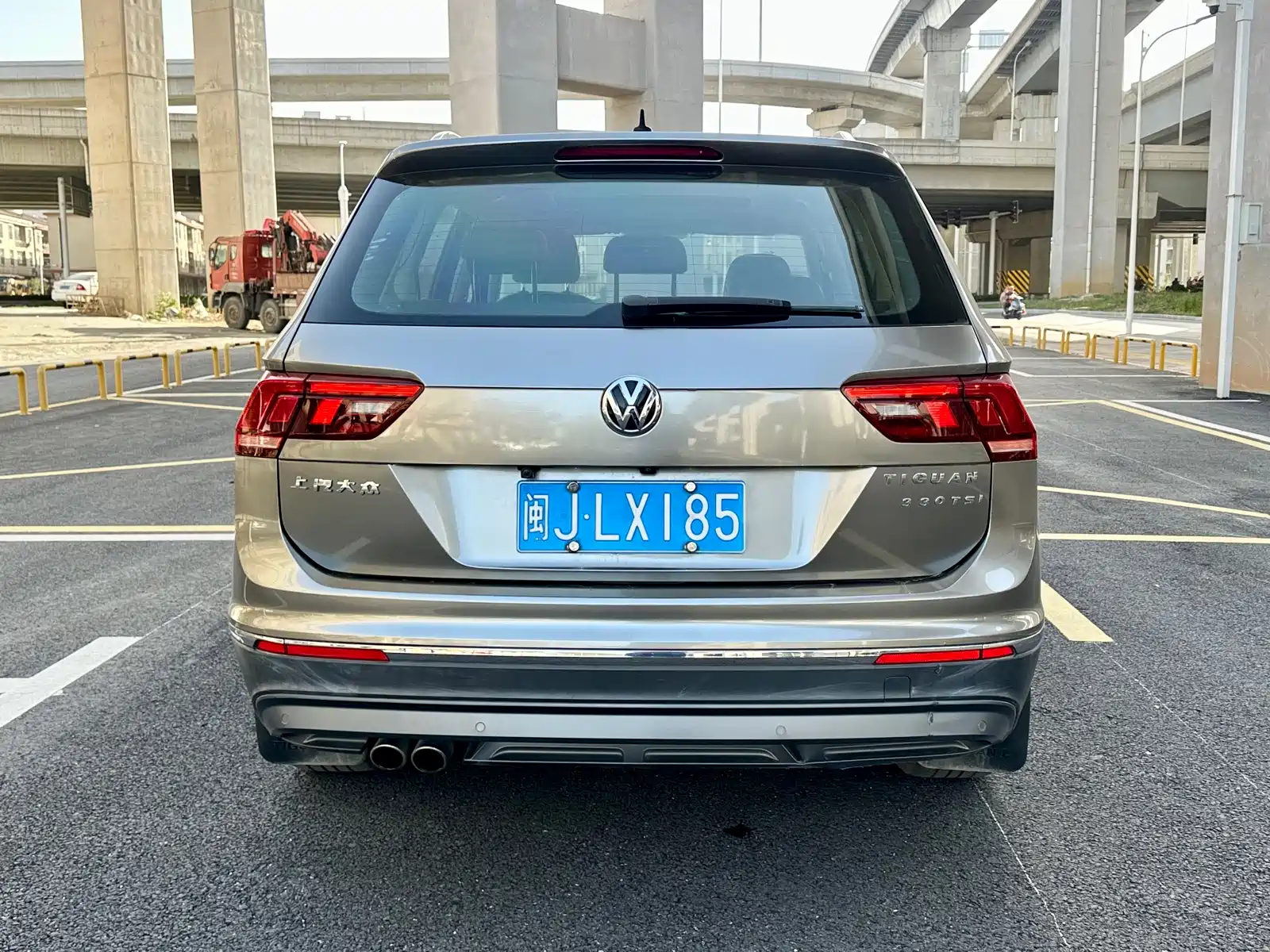Photo 4 - Volkswagen Tiguan L