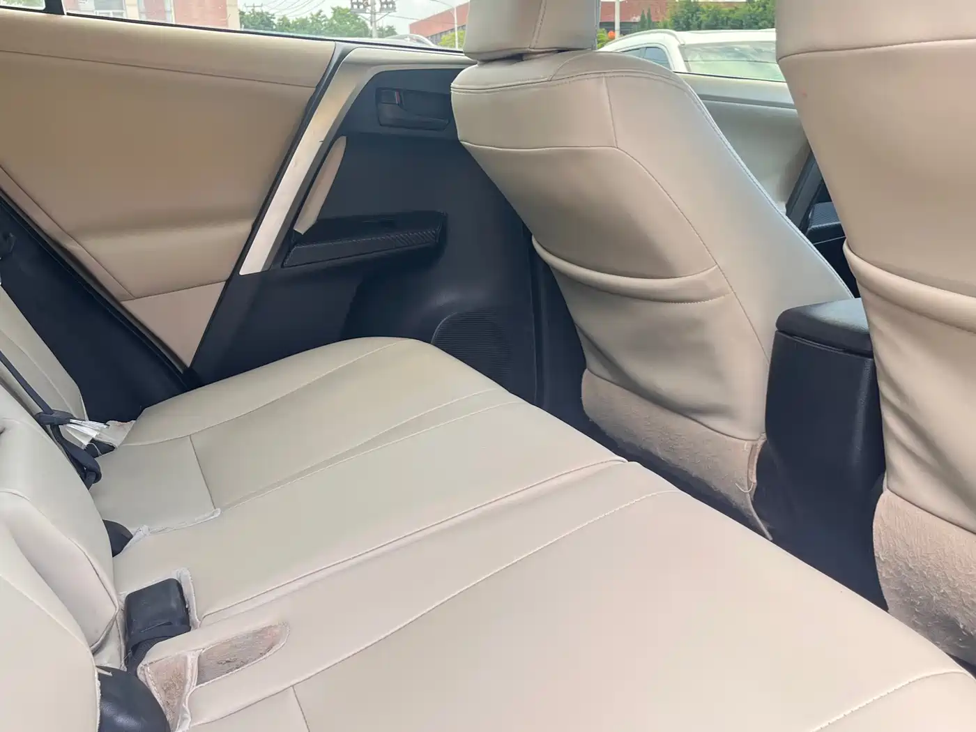 Toyota RAV4 Rongfang 2015 2.0L CVT 2WD Urban Edition фото 12