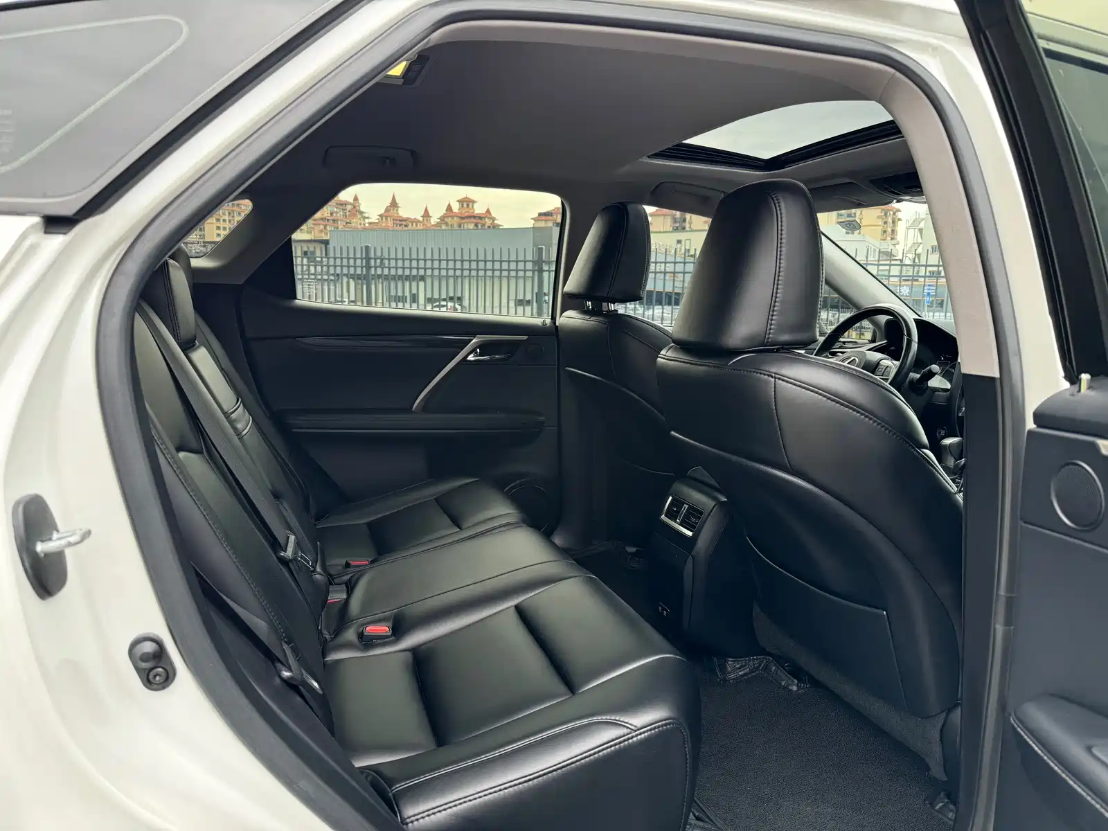 Фото 15 - Lexus RX
