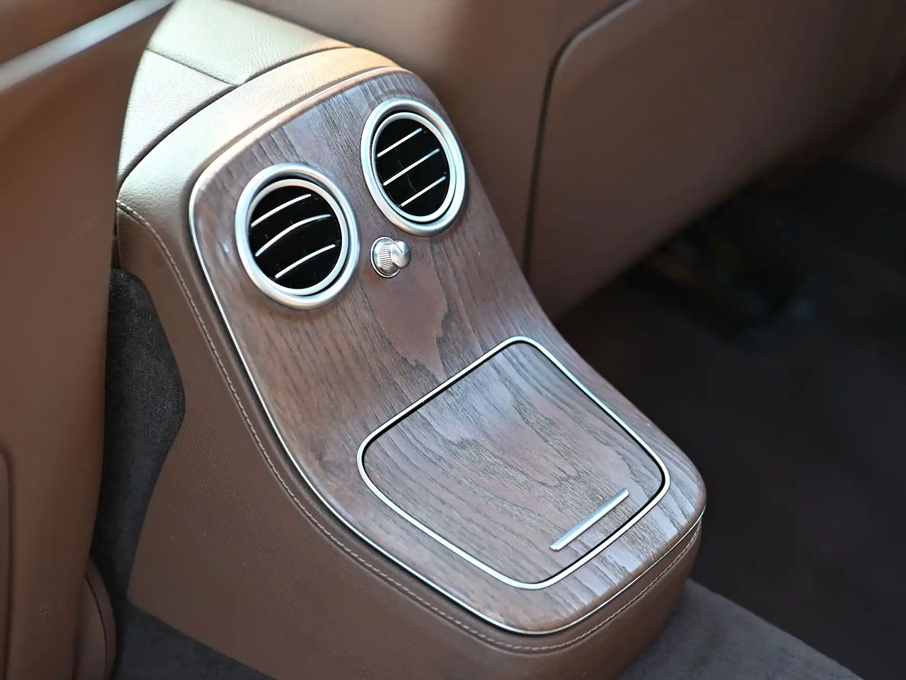 Фото 15 - Mercedes-Benz E-Class