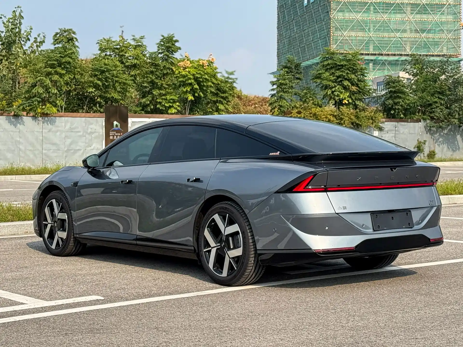 Фото 6 - XPeng P7+