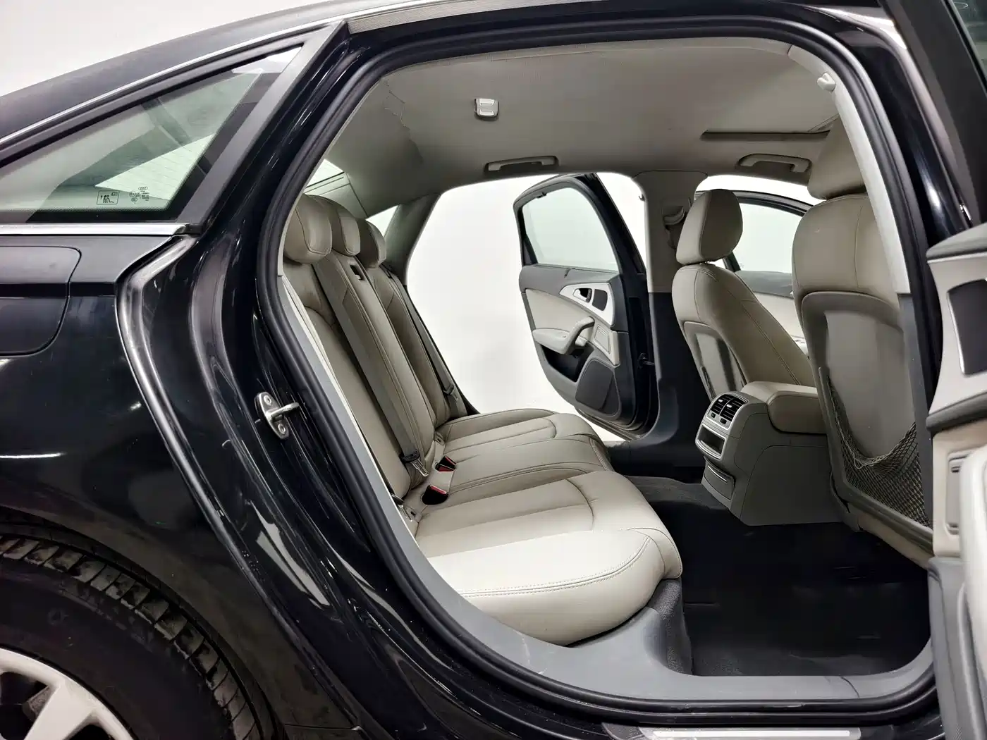Фото 16 - Audi A6L