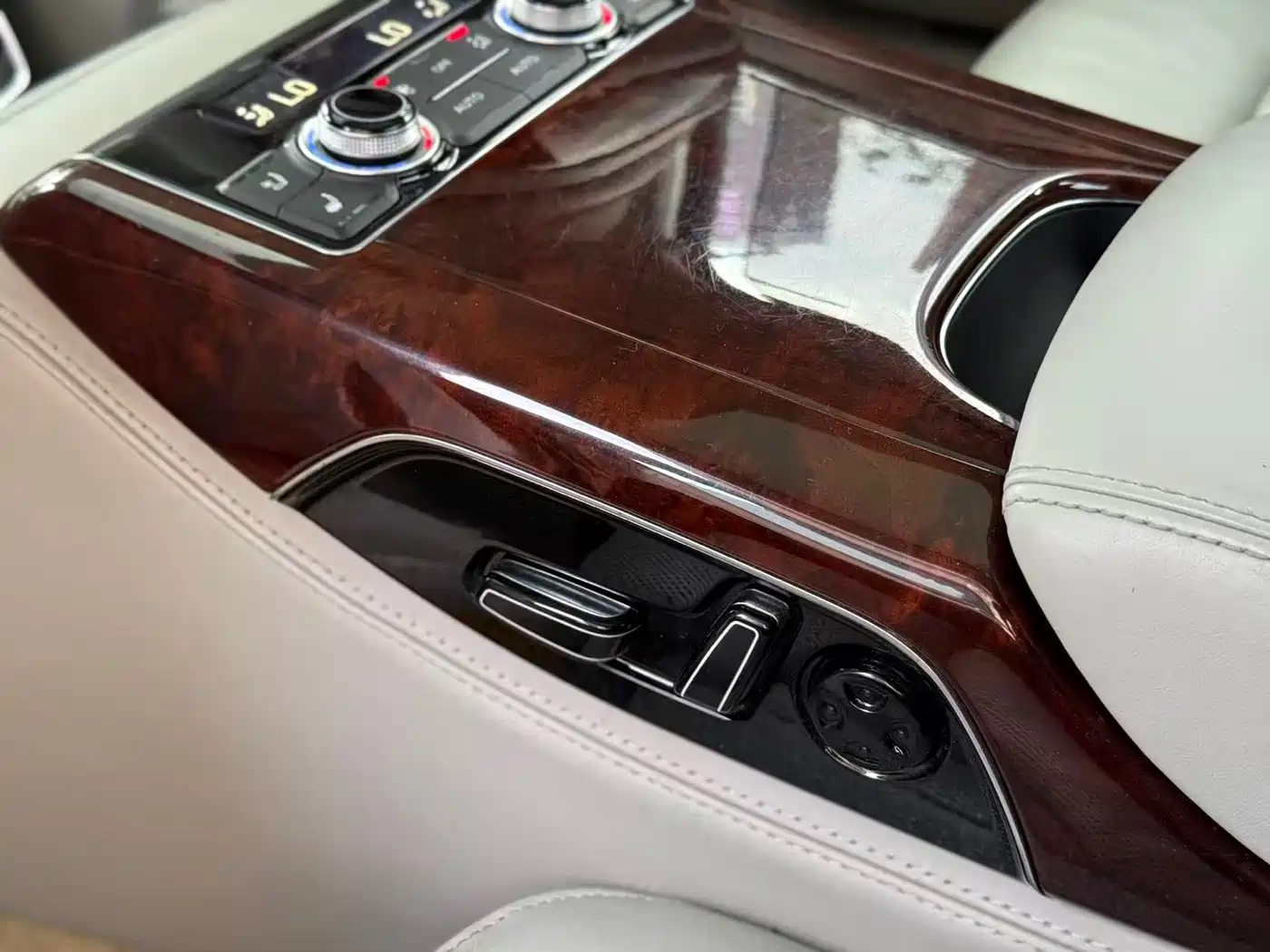 Audi A8 2012 A8L 45 TFSI quattro Luxury фото 19
