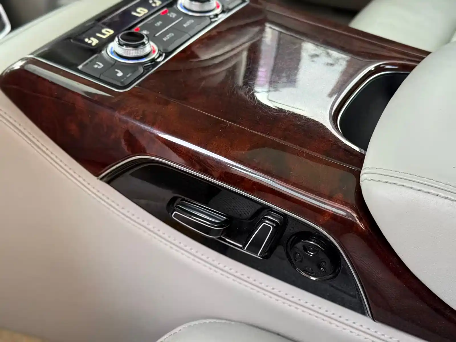 Фото 19 - Audi A8