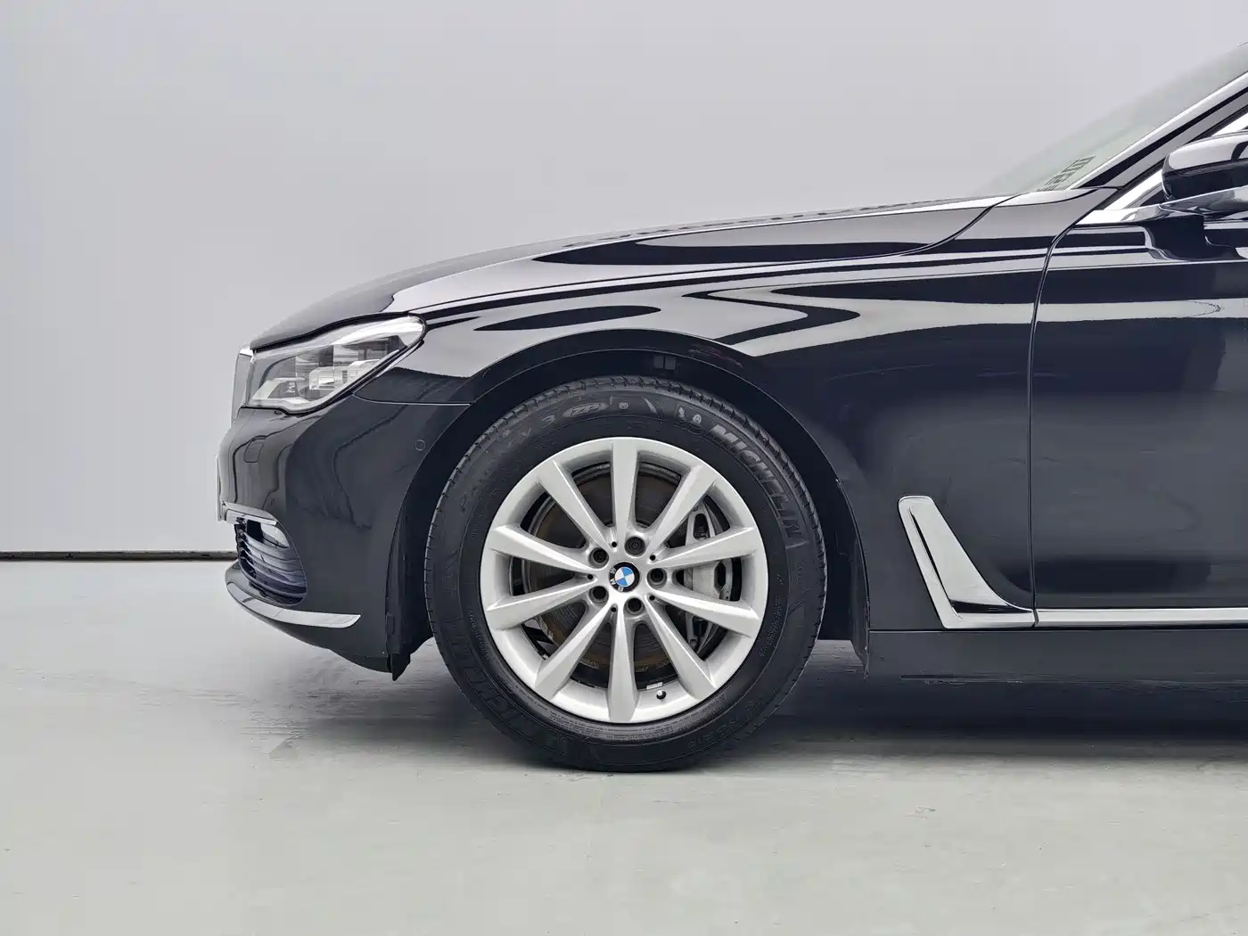 BMW 7 Series 2016 740Li Leading Edition фото 7