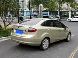 Фото 14 - Ford Fiesta