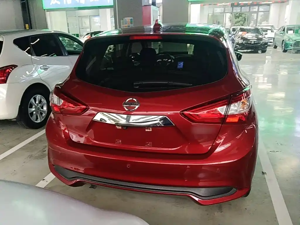 Фото 6 - Nissan Tiida
