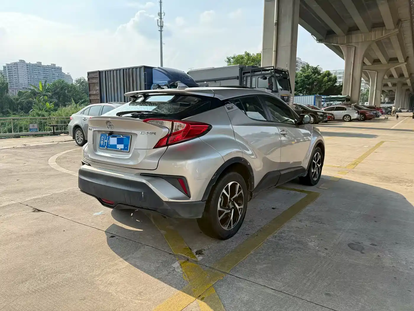 Photo 3 - Toyota C-HR