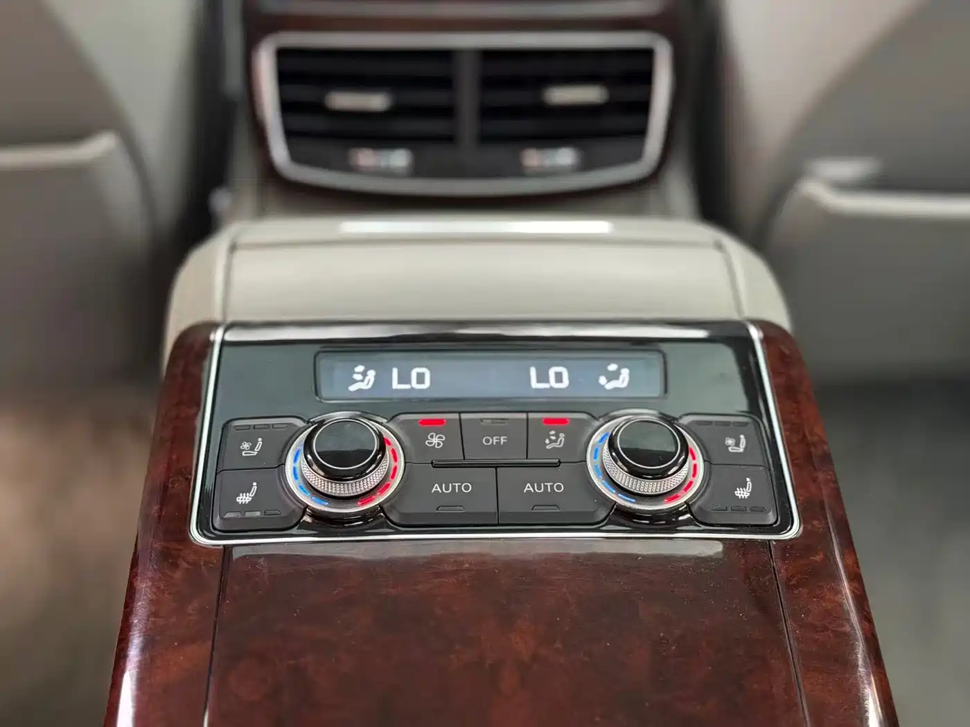 Audi A8 2012 A8L 45 TFSI quattro Luxury фото 23