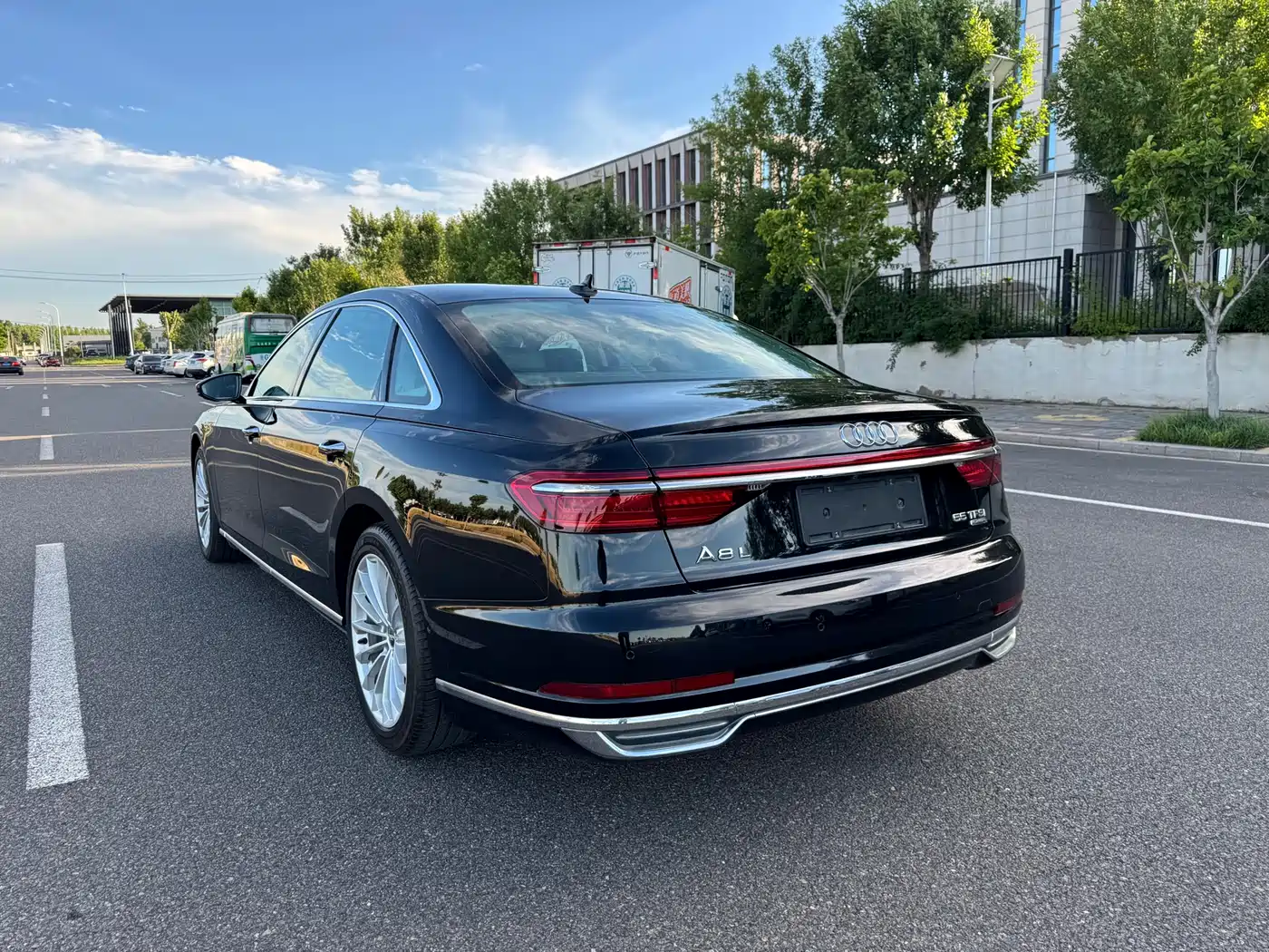 Фото 5 - Audi A8