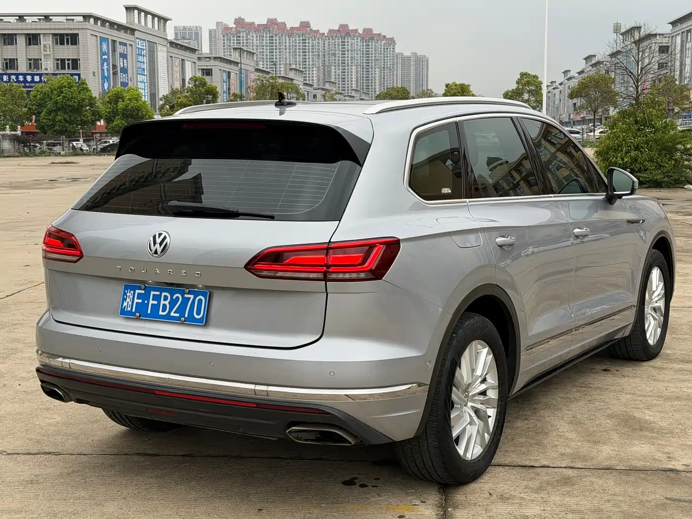 VOLKSWAGEN TOUAREG