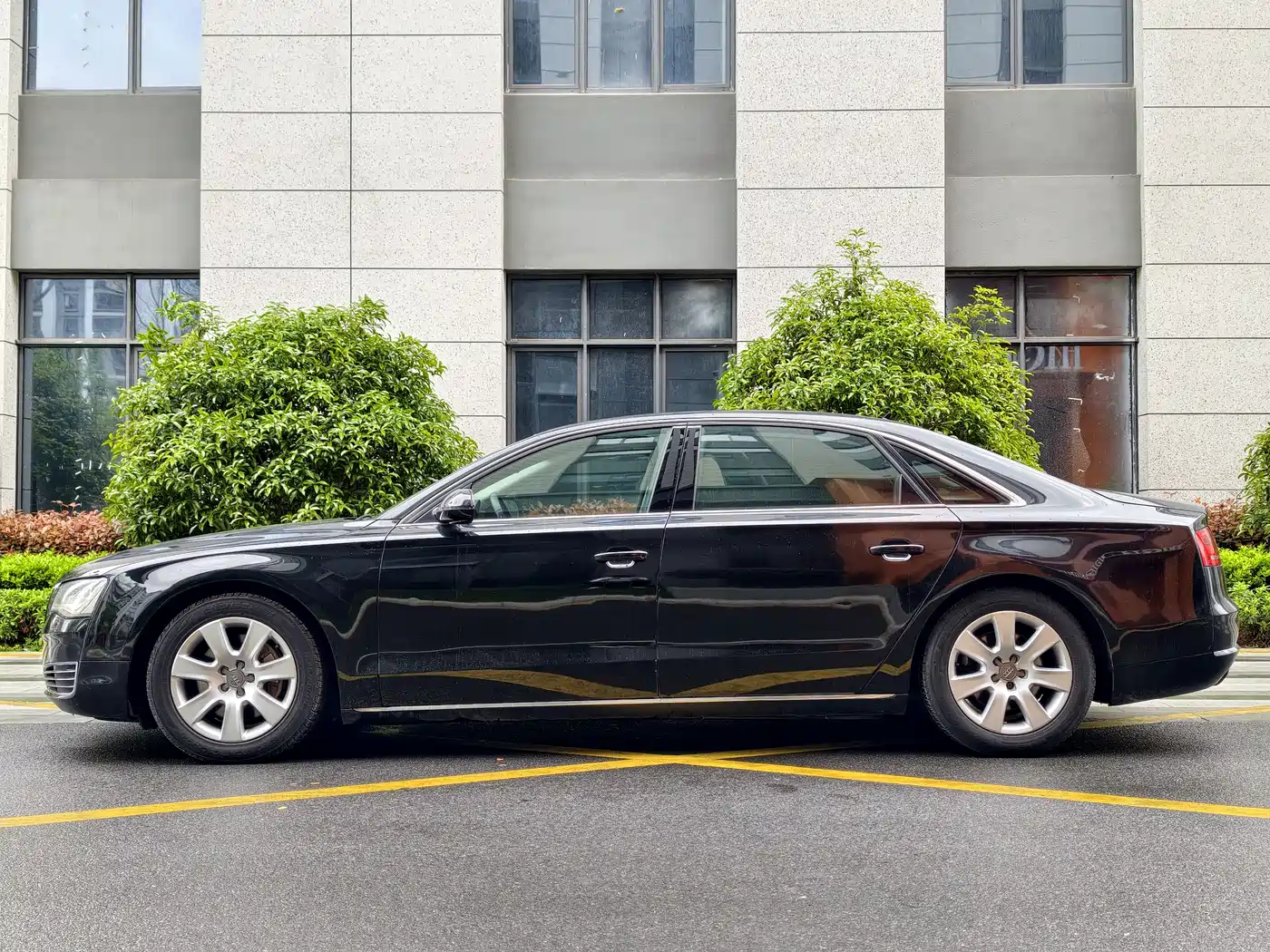 Audi A8 2012 A8L 45 TFSI quattro Comfort фото 2