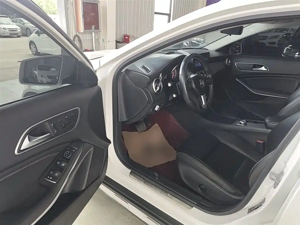 Mercedes-Benz GLA 2016 GLA 200 Dynamic фото 16
