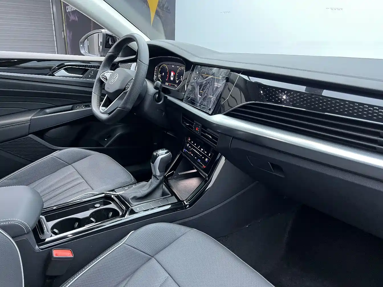 Volkswagen Passat 2024 380TSI Starlight Dragon Soaring Edition фото 7