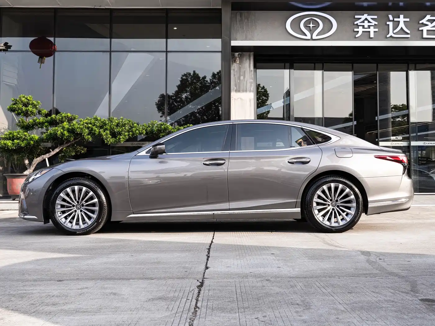 2025 Lexus LS