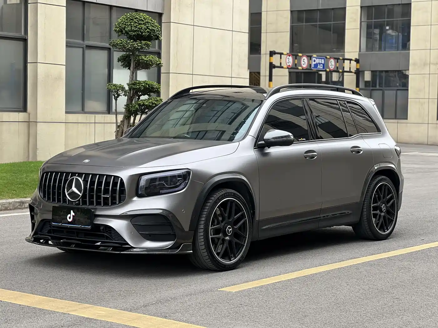MERCEDES-BENZ GLB AMG