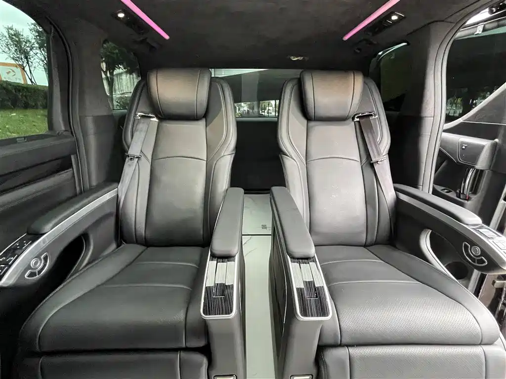 Toyota Alphard 2018 3.5L Luxury фото 18