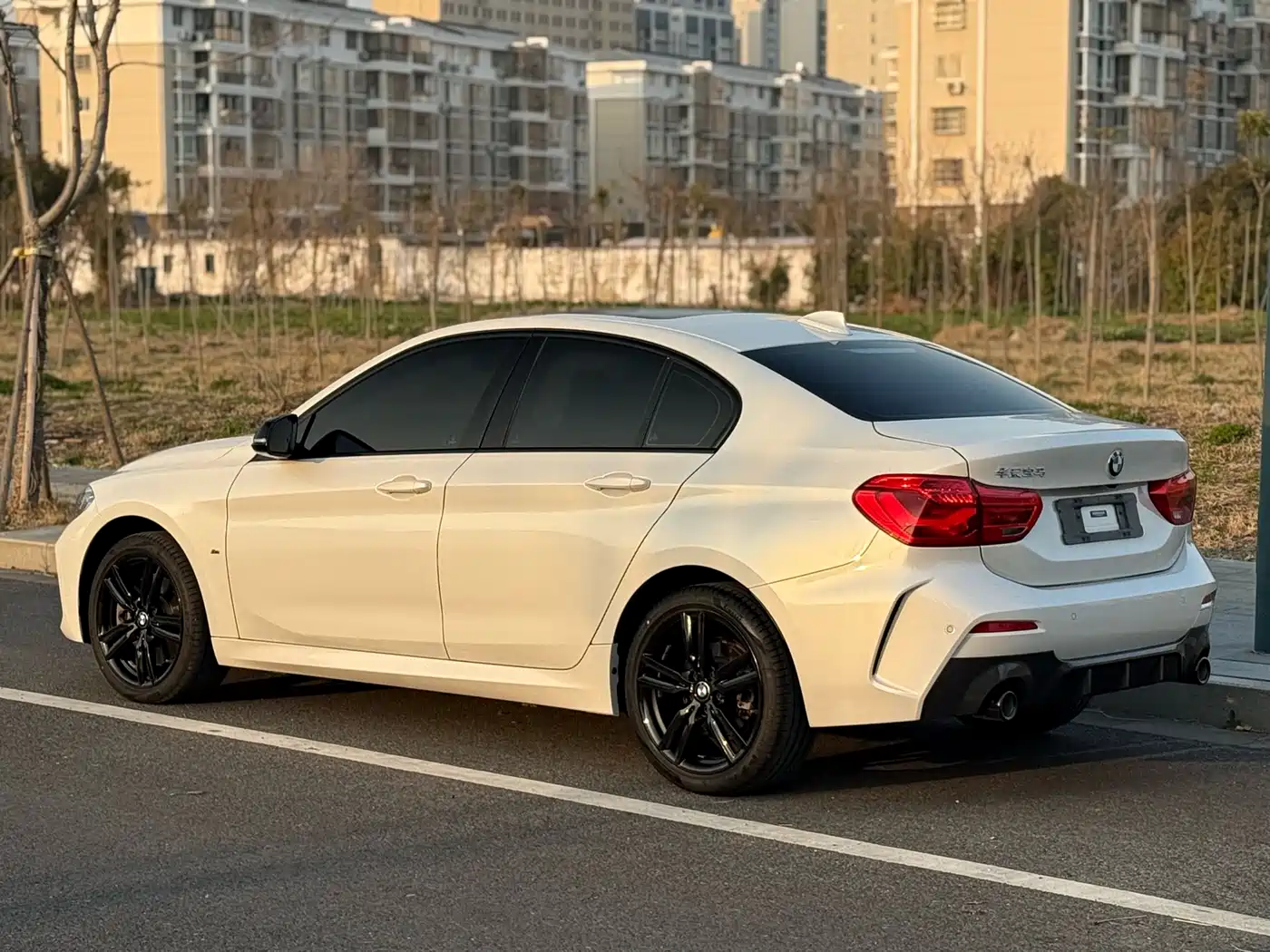 BMW 1 SERIES