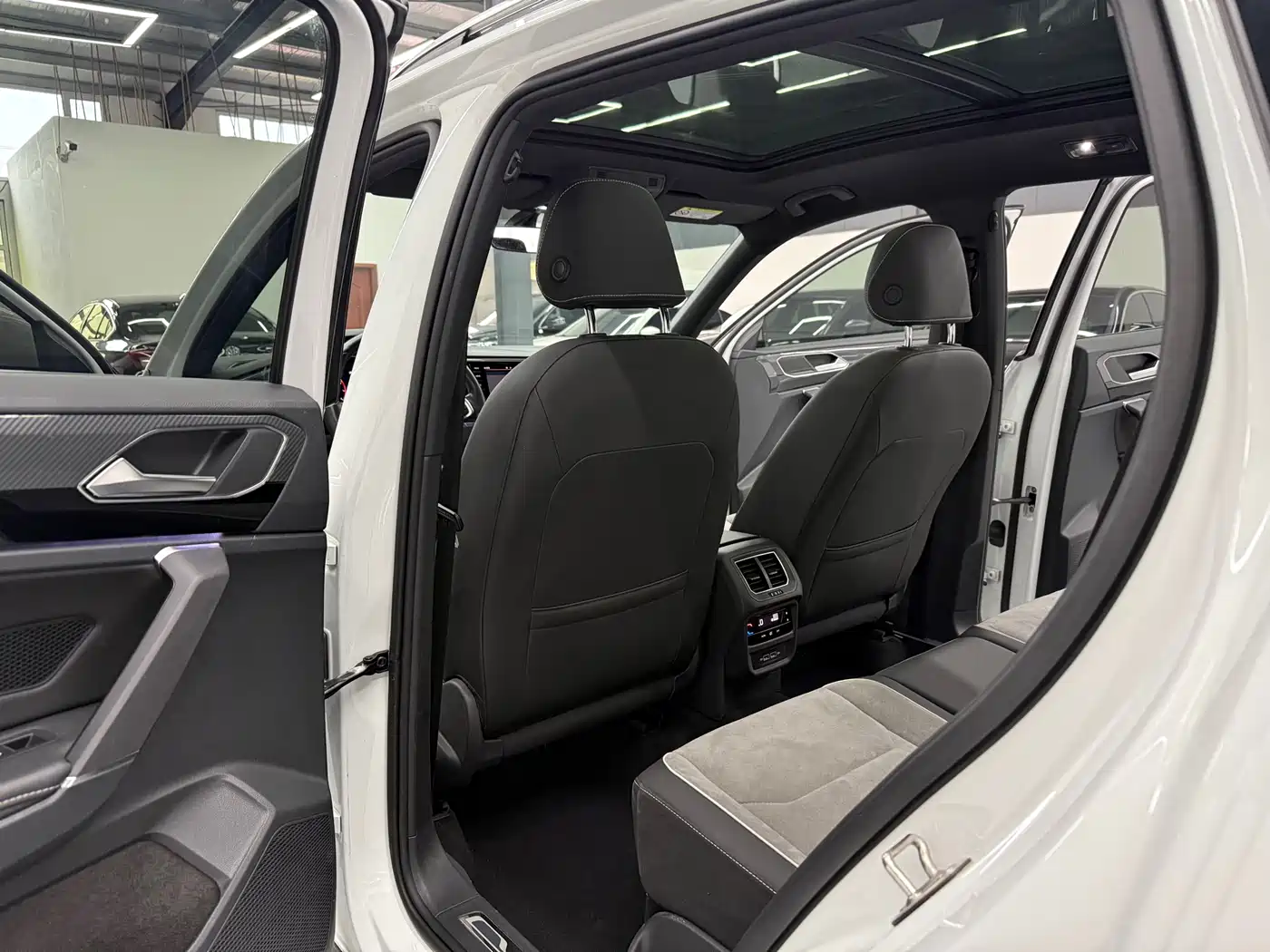 Volkswagen Tayron 2021 380TSI 4WD R-Line Smart Connect фото 21