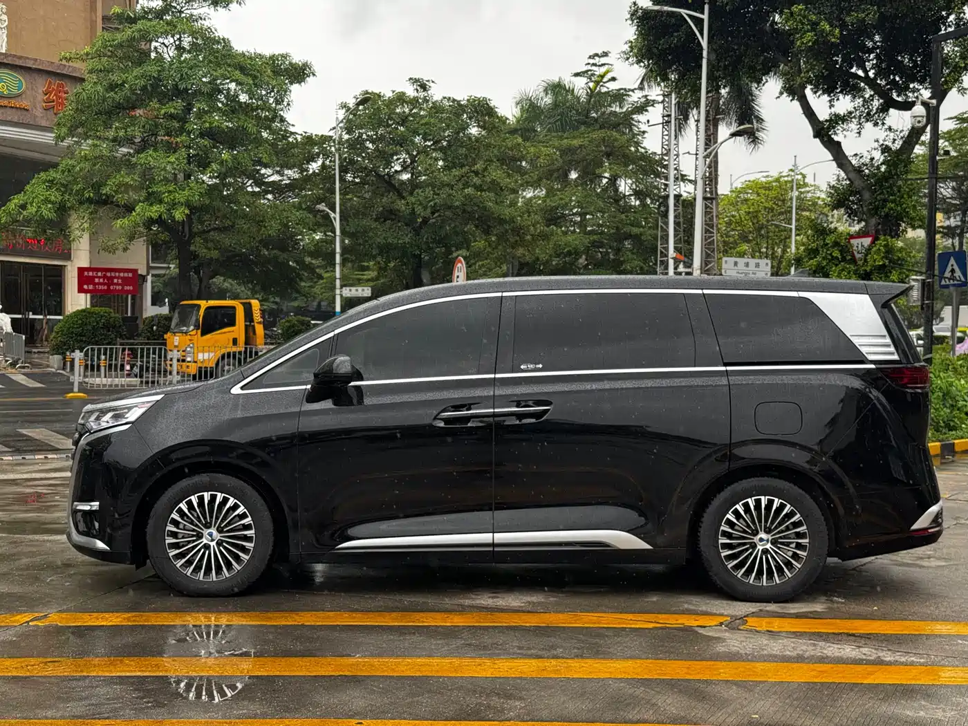 Denza D9 2024 DM-i 980 AWD Prestige фото 8