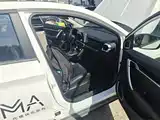 Фото 9 - Geely Coolray