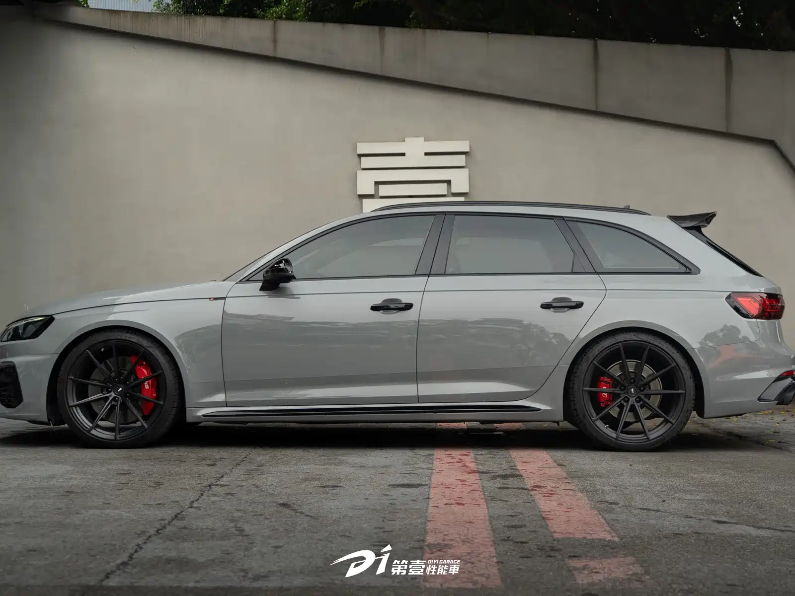 Photo 2 - Audi RS 4