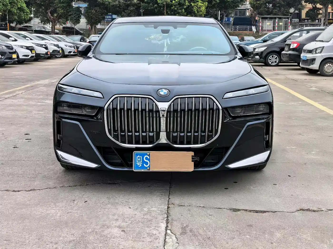 Photo 1 - BMW 7 Series