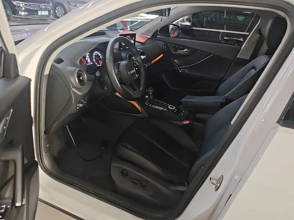 Audi Q2L 2019 2018 35 TFSI Launch Exclusive Edition China VI