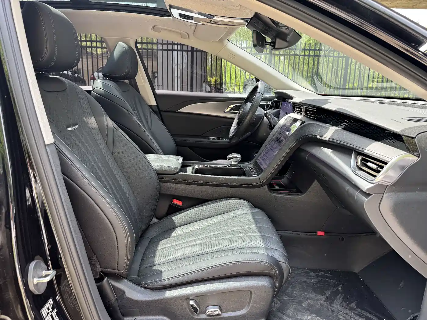 Hongqi H5 2024 2.0T Automatic Smart Connect Flag Smooth Edition фото 10