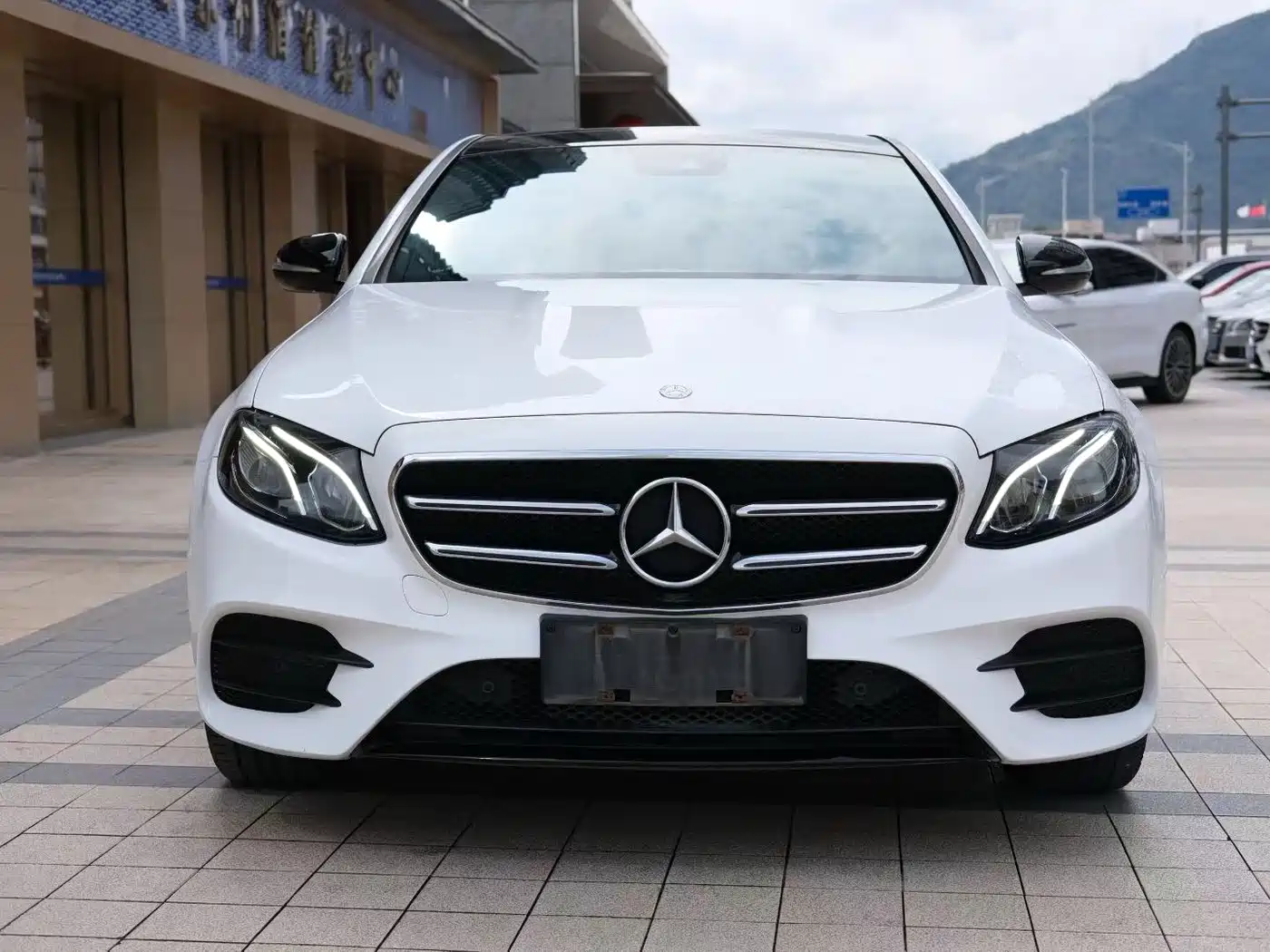 Mercedes-Benz E-Class 2017 E 200 Sport 4MATIC фото 2