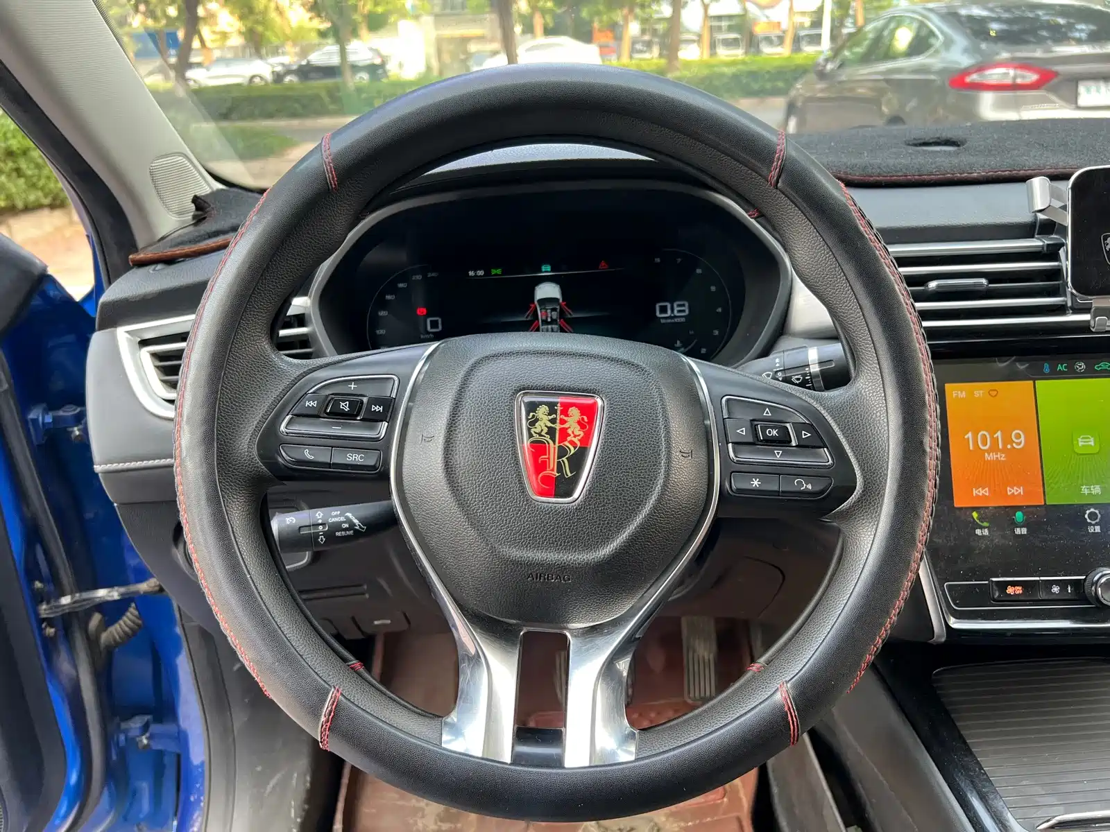 Фото 12 - Roewe i5