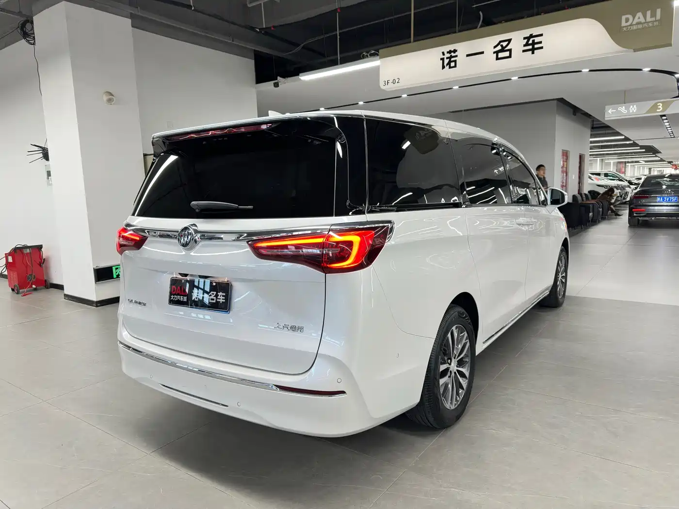 Buick GL8 2023 ES Landmaster Exclusive фото 4
