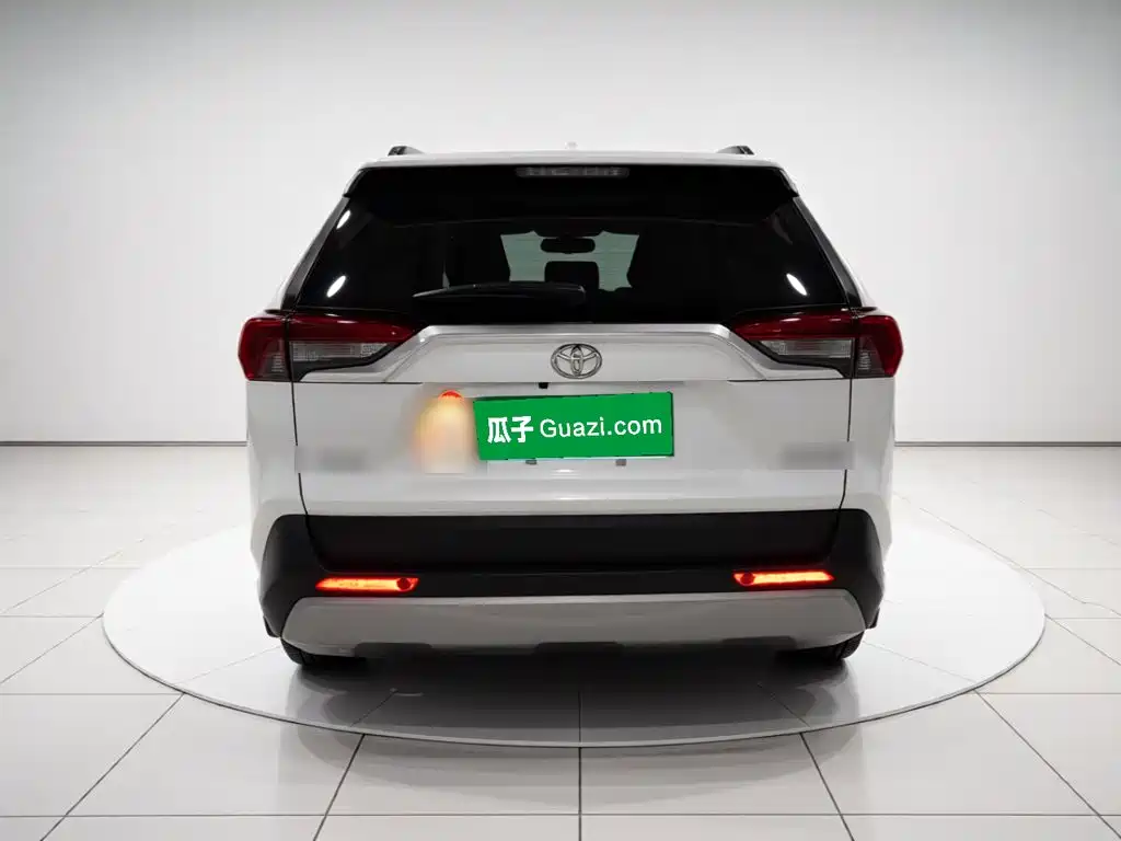 Фото 3 - Toyota RAV4