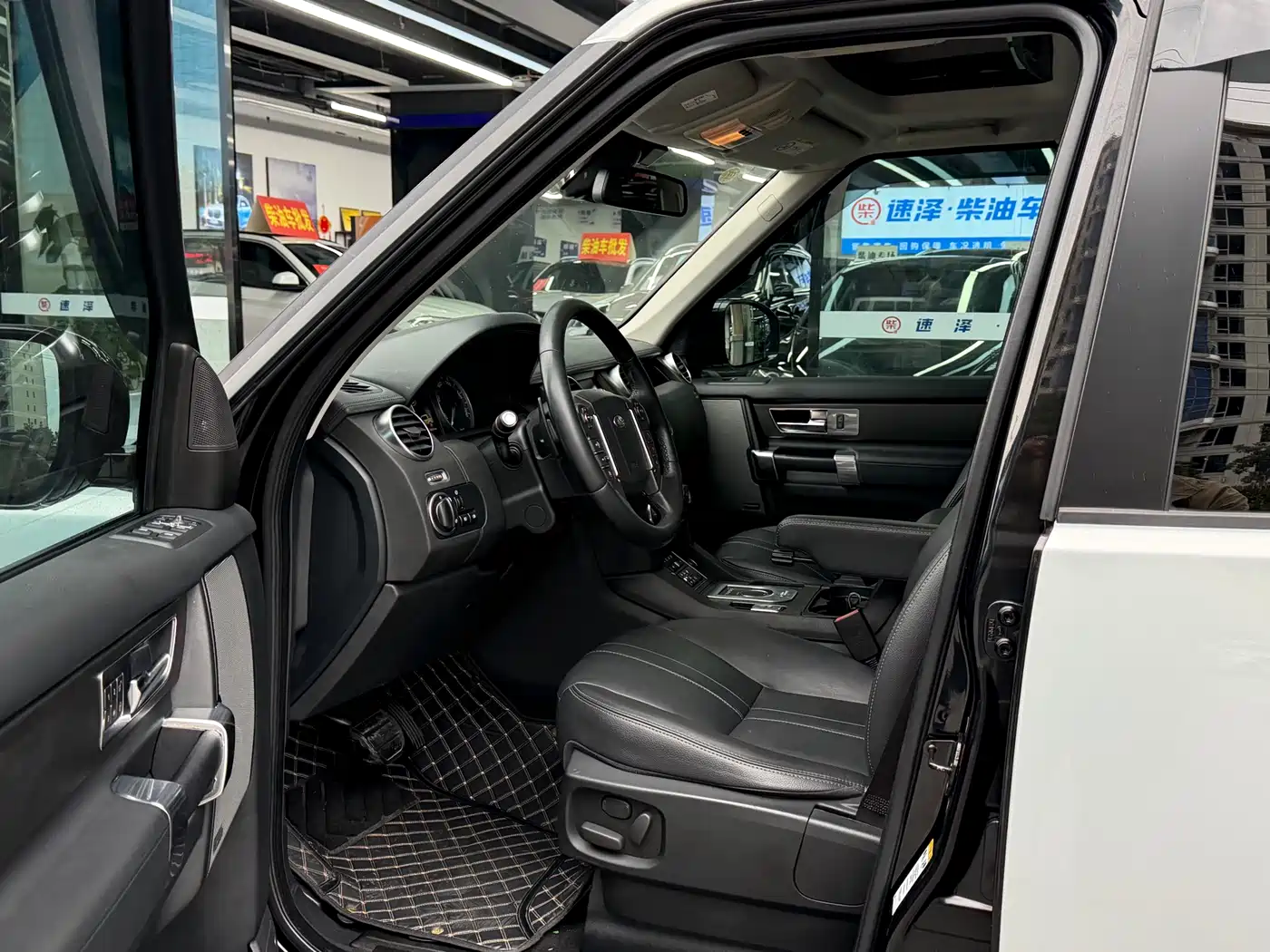 Land Rover Discovery 2016 3.0 SC V6 SE фото 4