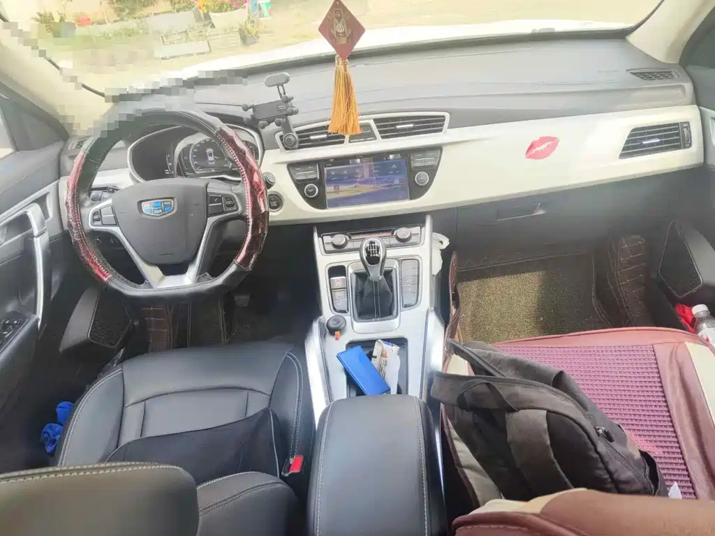 Photo 11 - Geely Atlas