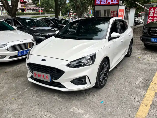 Ford Focus 2021 Sedan EcoBoost 180 Auto ST Line — фото 3