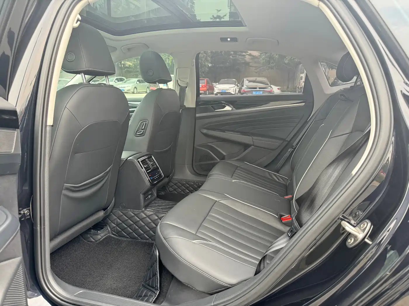 Volkswagen Passat 2023 330TSI Elite Edition фото 12