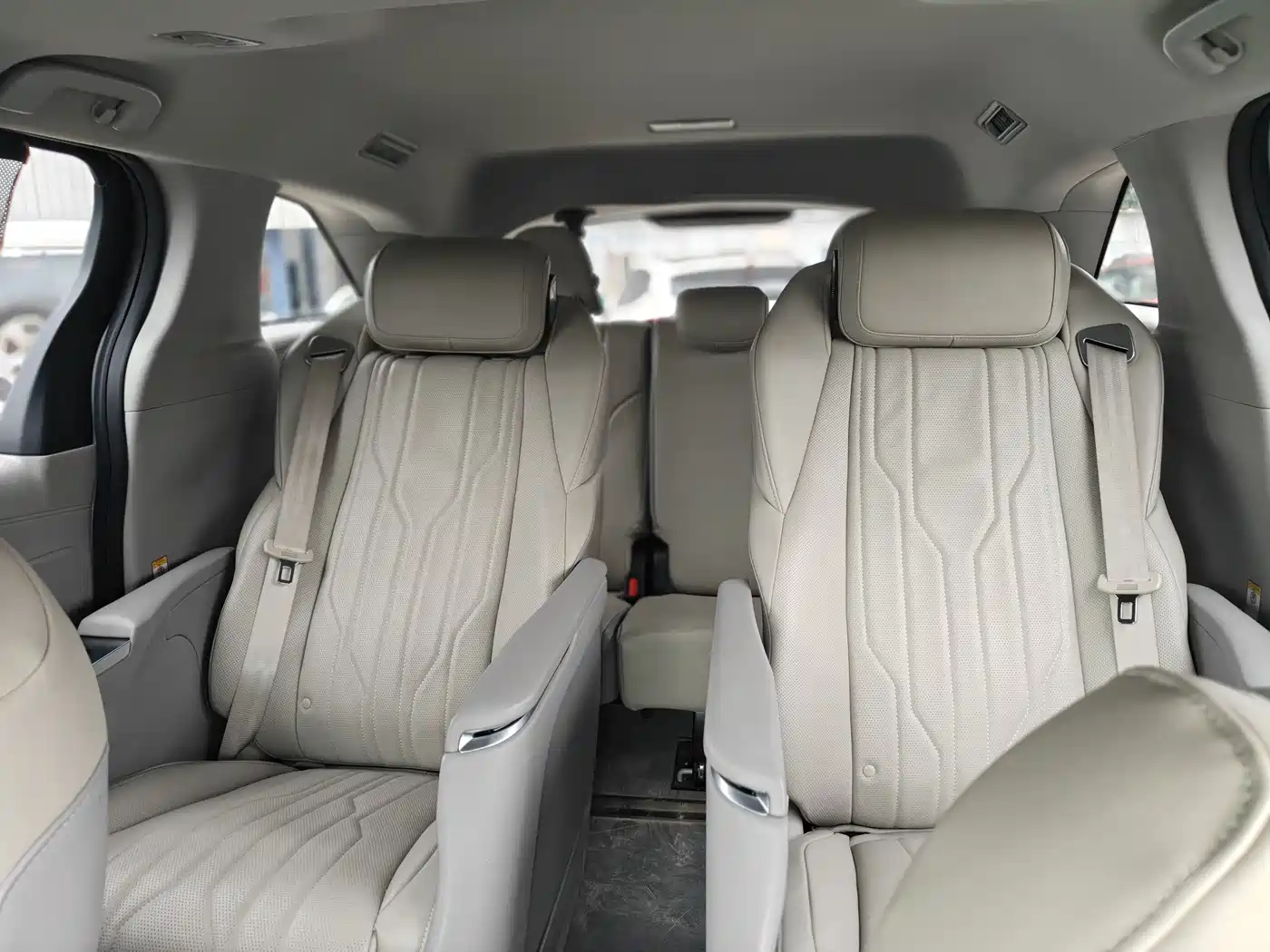 Toyota Sienna 2023 2.5L Hybrid Comfort Edition фото 6