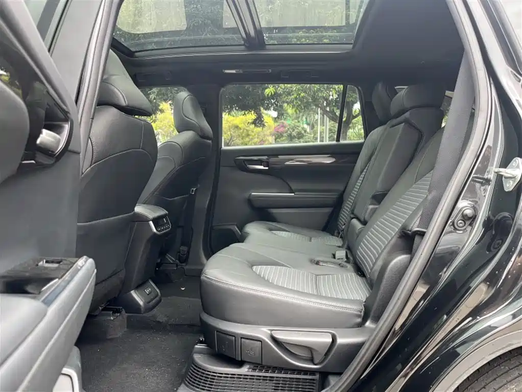 Toyota Crown Kluger 2022 2.5L HEV 4WD Luxury Edition фото 22
