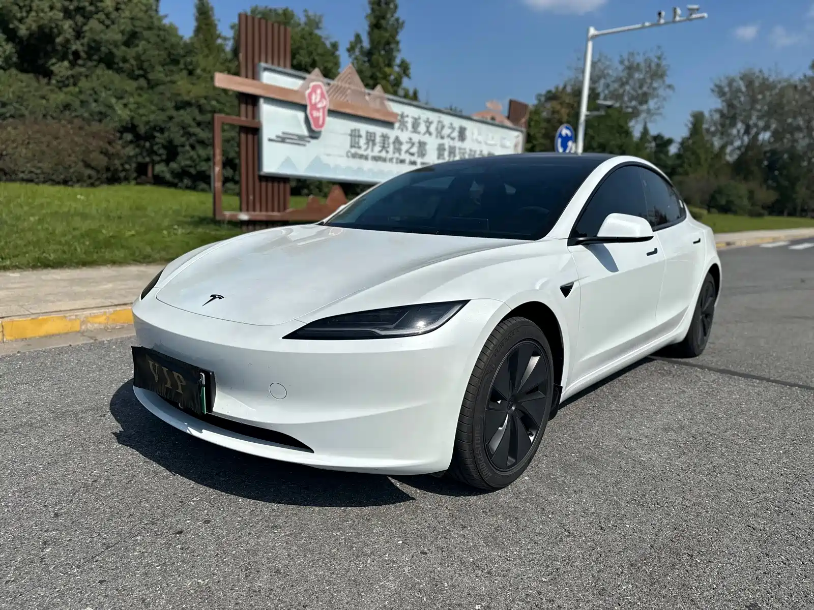 Фото 1 - Tesla Model 3
