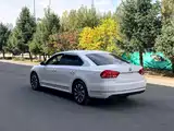Photo 4 - Volkswagen Passat