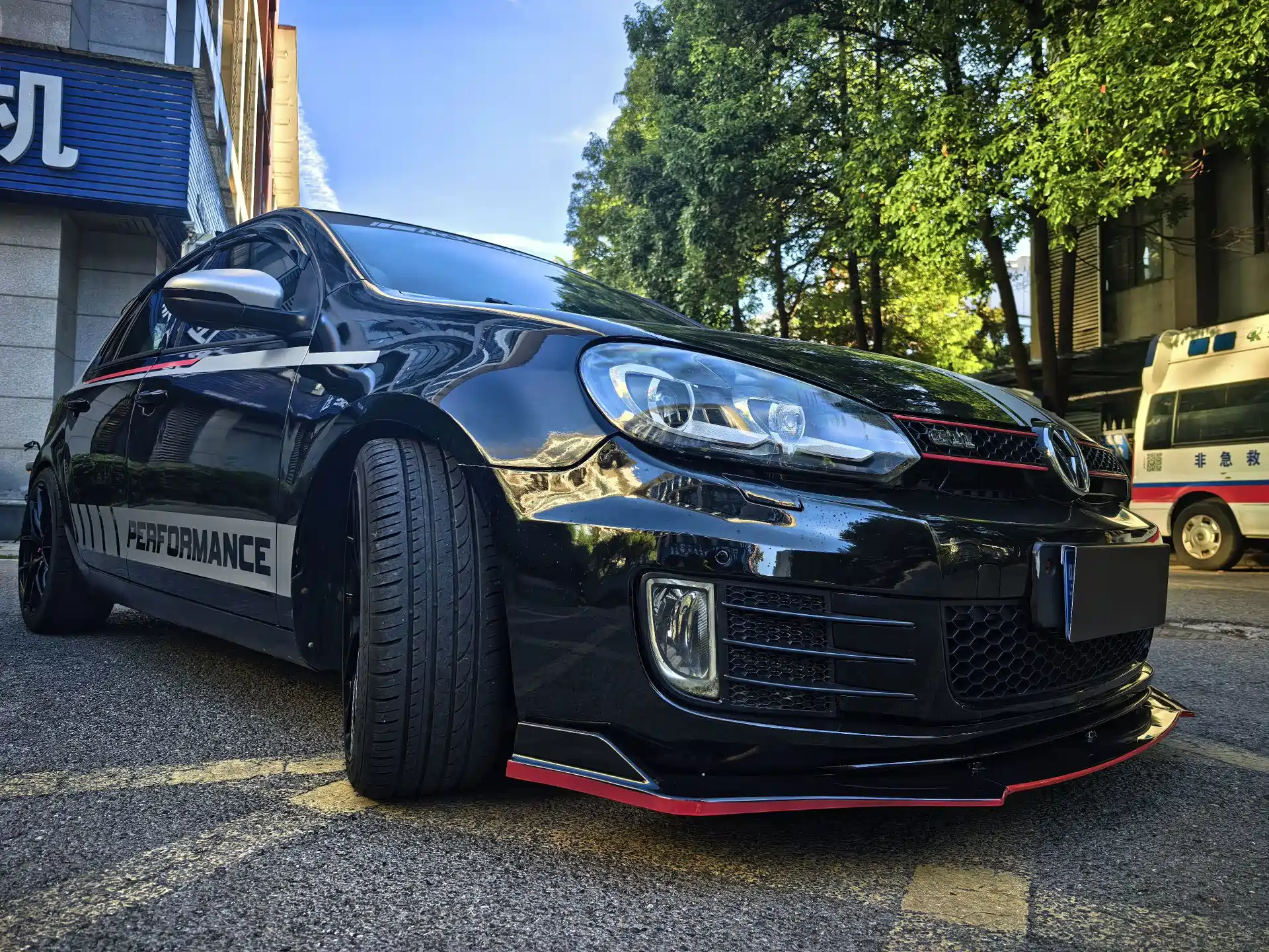 صورة 4 - Volkswagen Golf GTI