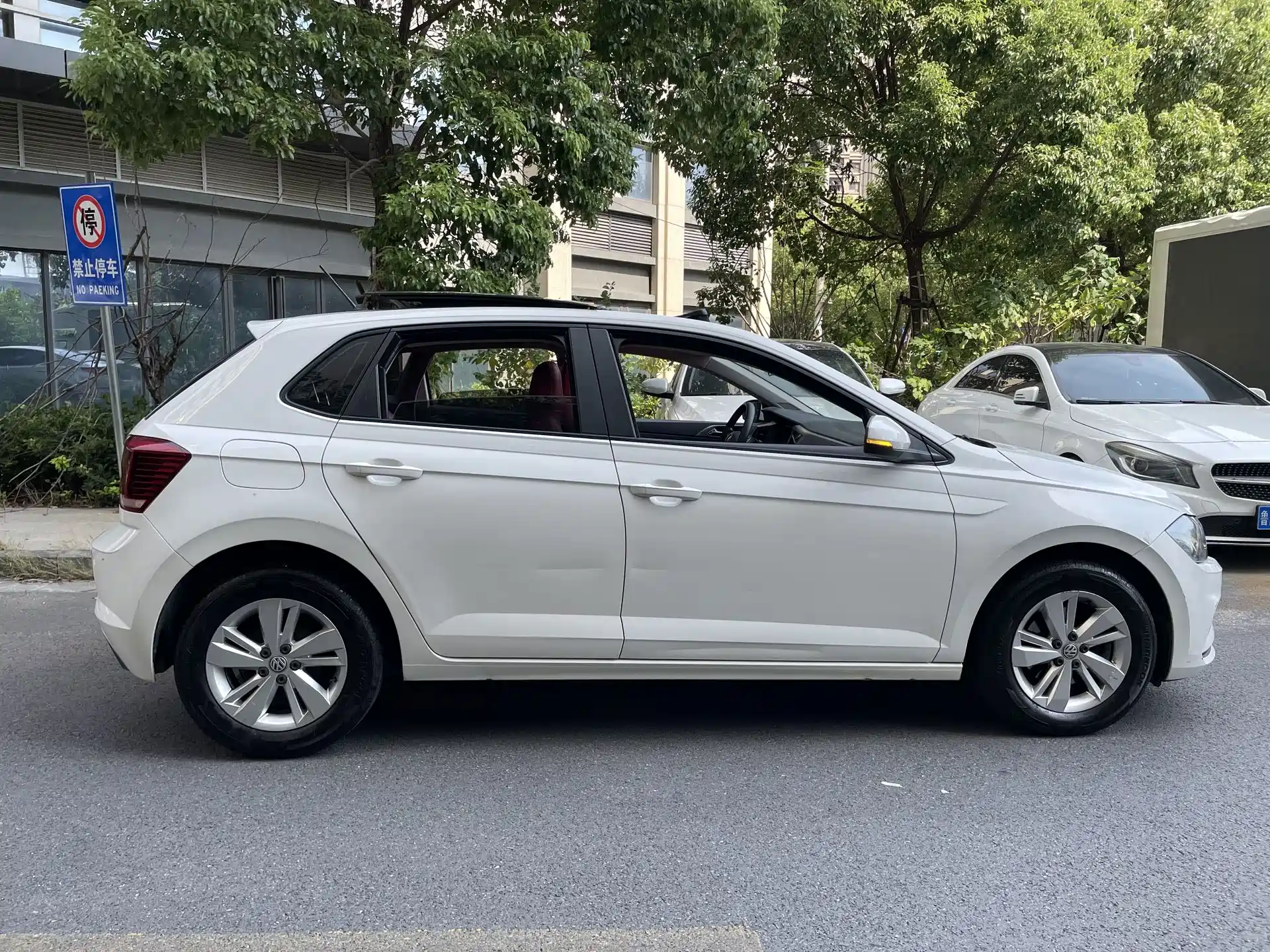 Фото 2 - Volkswagen Polo