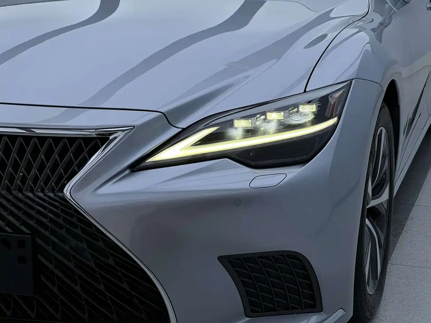 Lexus LS 2022 2021 500h Excellence Edition