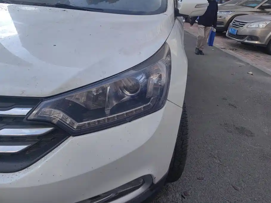 Dongfeng Aeolus Dongfeng Fengshen AX7 2015 2015 2.0L Automatic Smart Ease