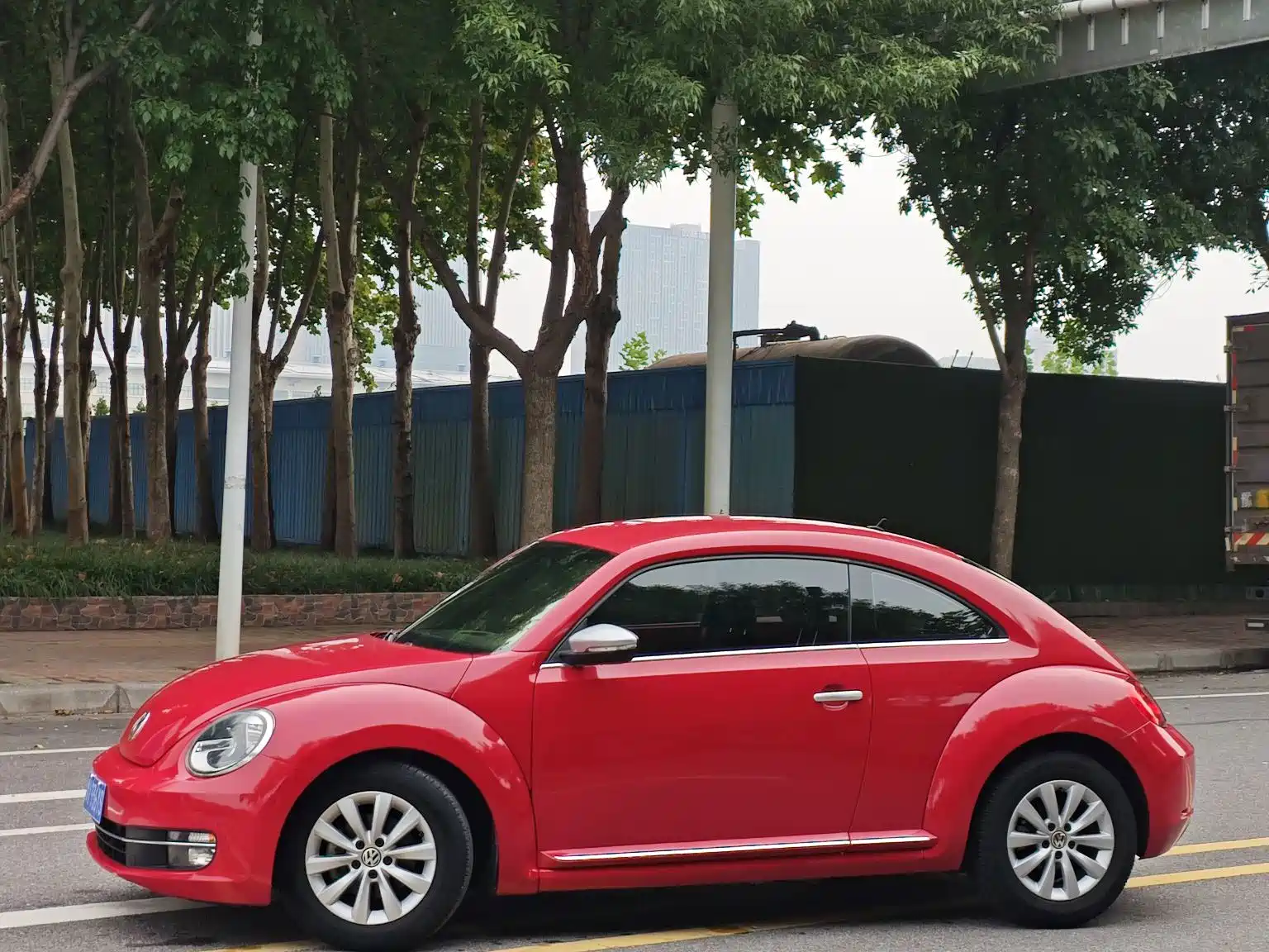Photo 2 - Volkswagen Beetle