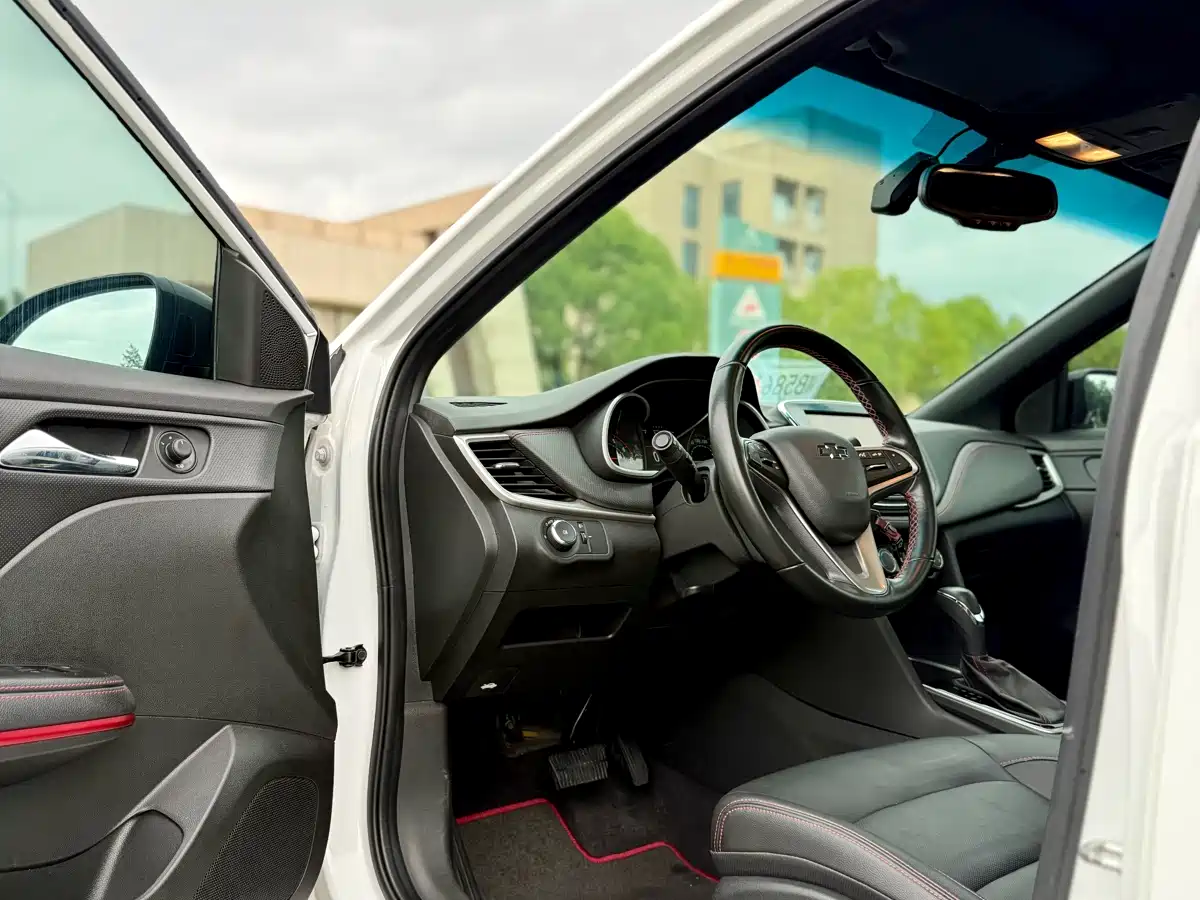 Chevrolet Monza 2019 RS 330T Automatic Thrill Edition China VI фото 4