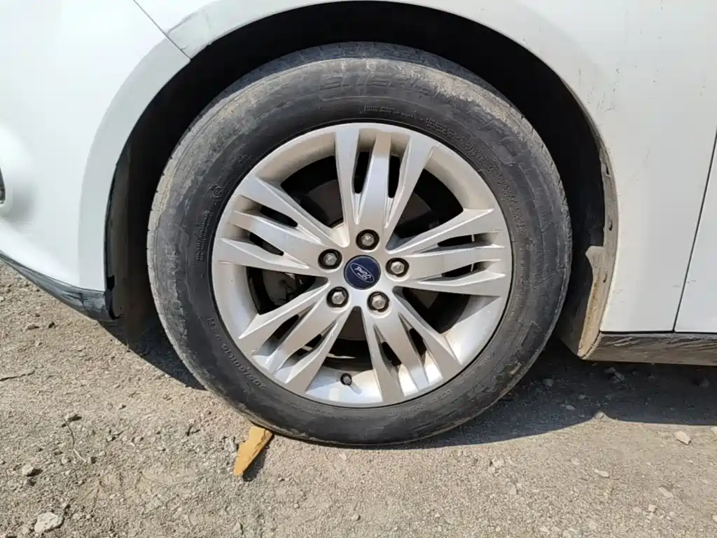 Фото 23 - Ford Focus